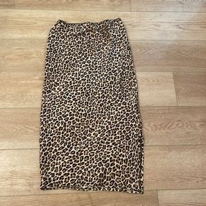 Leopard midi skirt with side slit